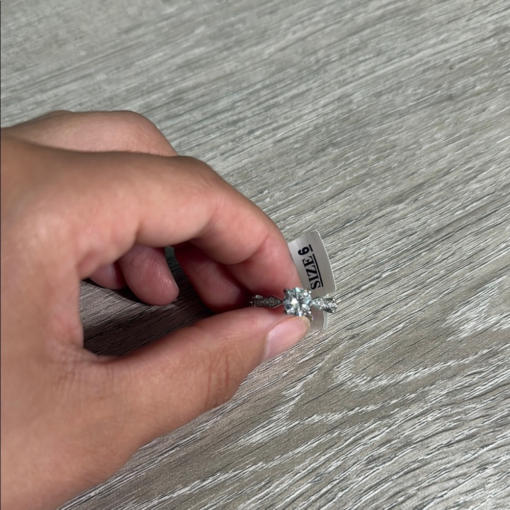 Elegant Silver Women's Ring